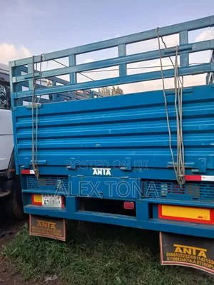 Sinotruk Heavy Duty Truck 2025 Mileage :. 31,000 Km