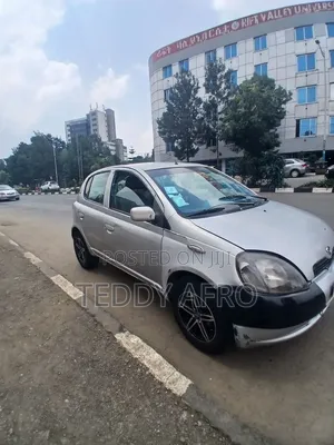 Toyota Vitz 2002 Silver