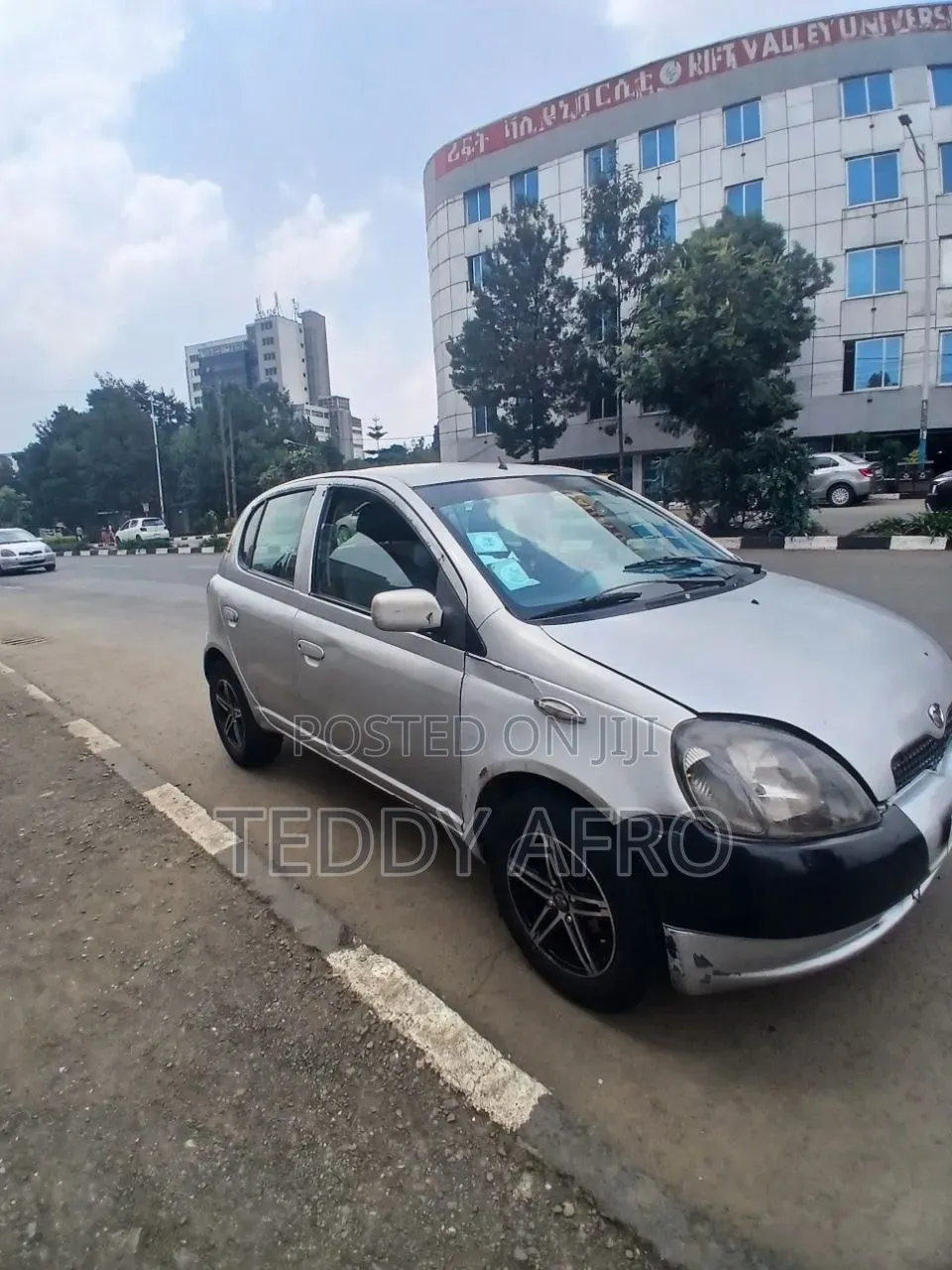 Toyota Vitz 2002 Silver