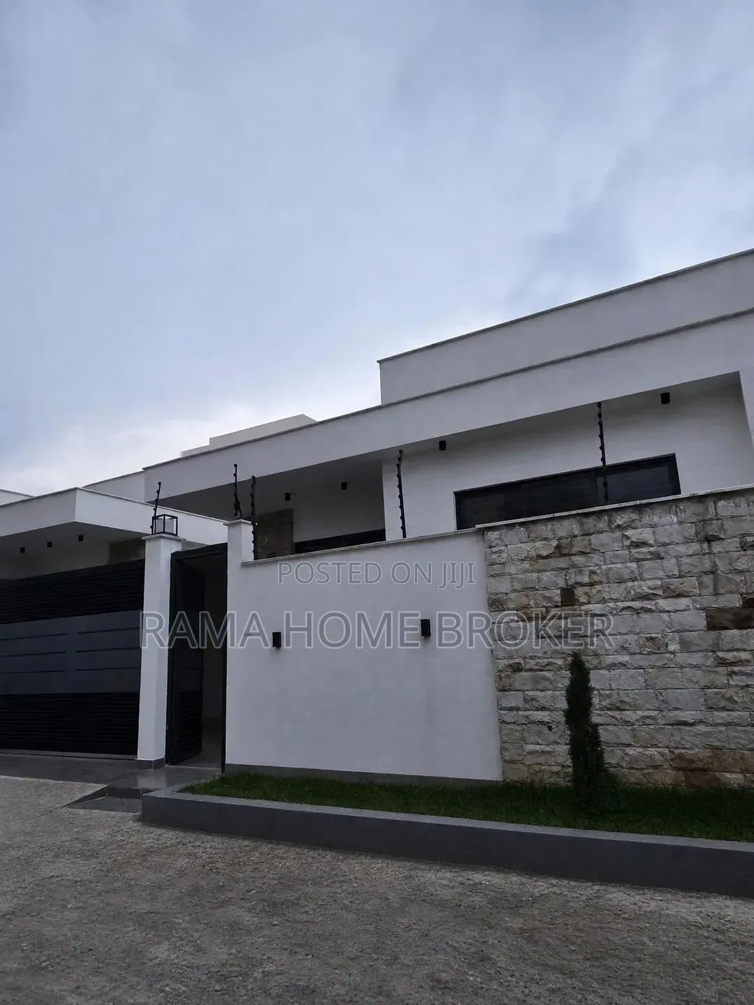 Furnished 5bdrm Villa in ዘመናዊ ቪላ በአያት ኮምፓወንድ, Yeka for sale