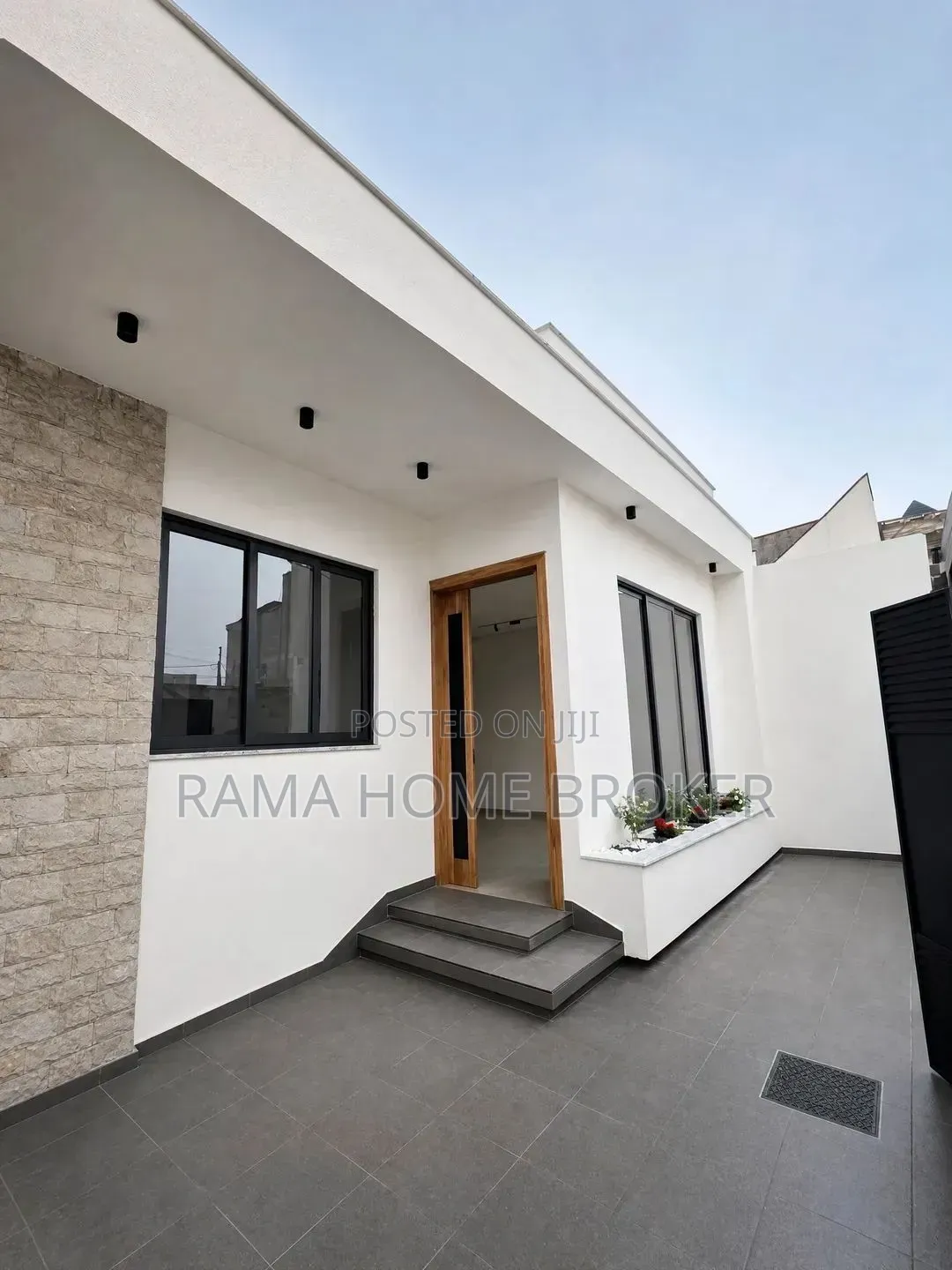 Furnished 5bdrm Villa in ዘመናዊ ቪላ በአያት ኮምፓወንድ, Yeka for sale