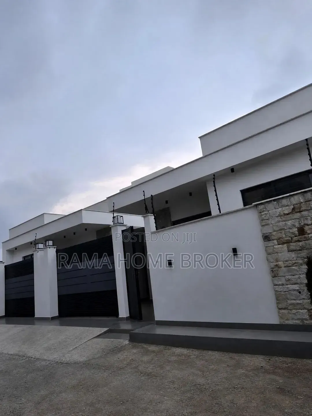 Furnished 5bdrm Villa in ዘመናዊ ቪላ በአያት ኮምፓወንድ, Yeka for sale