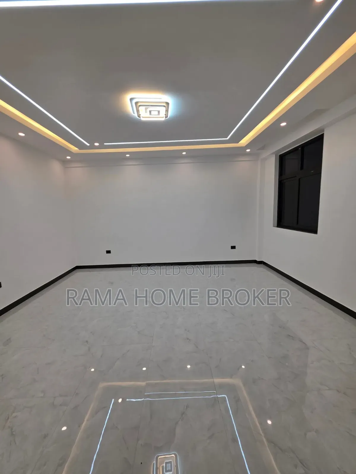 Furnished 5bdrm Villa in ዘመናዊ ቪላ በአያት ኮምፓወንድ, Yeka for sale