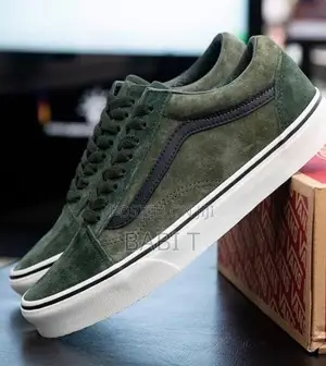 Vans Old Skool "Pig Suede" in Green/Multi.