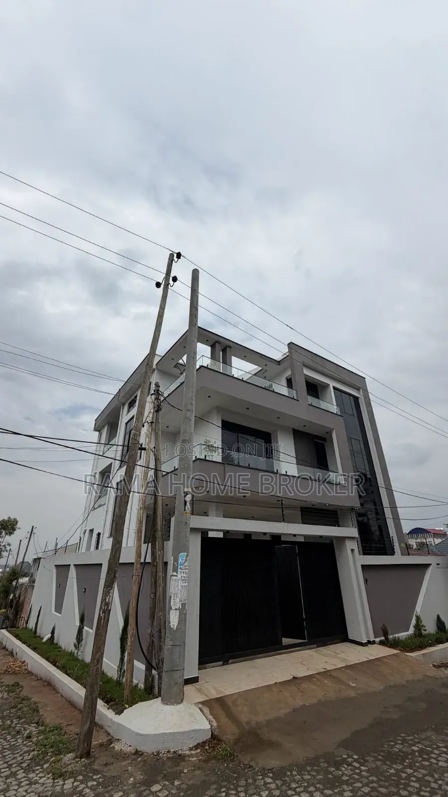 Furnished 6bdrm Villa in ዘመናዊ ቤት በአያት መንደር, Yeka for sale