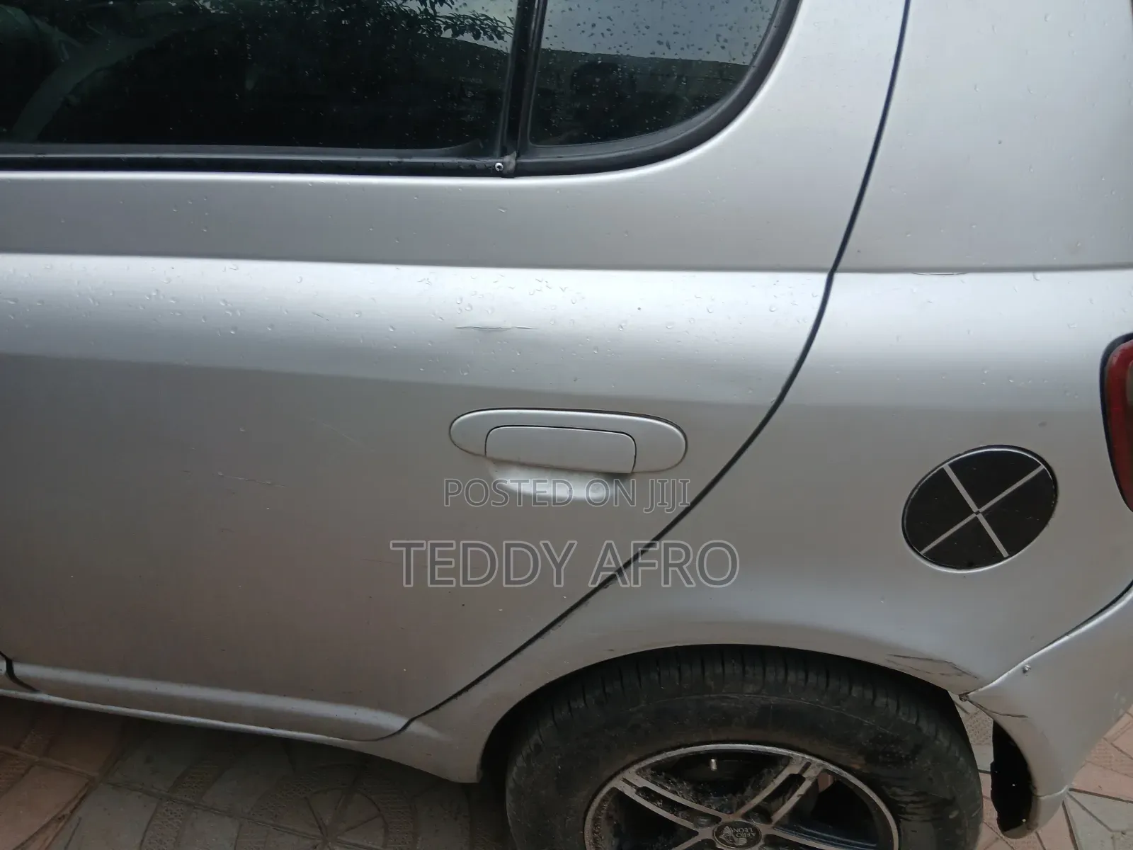 Toyota Vitz 2002 Silver