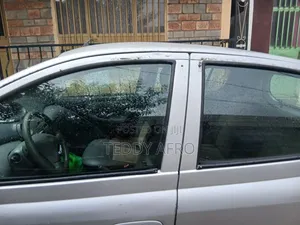 Toyota Vitz 2002 Silver