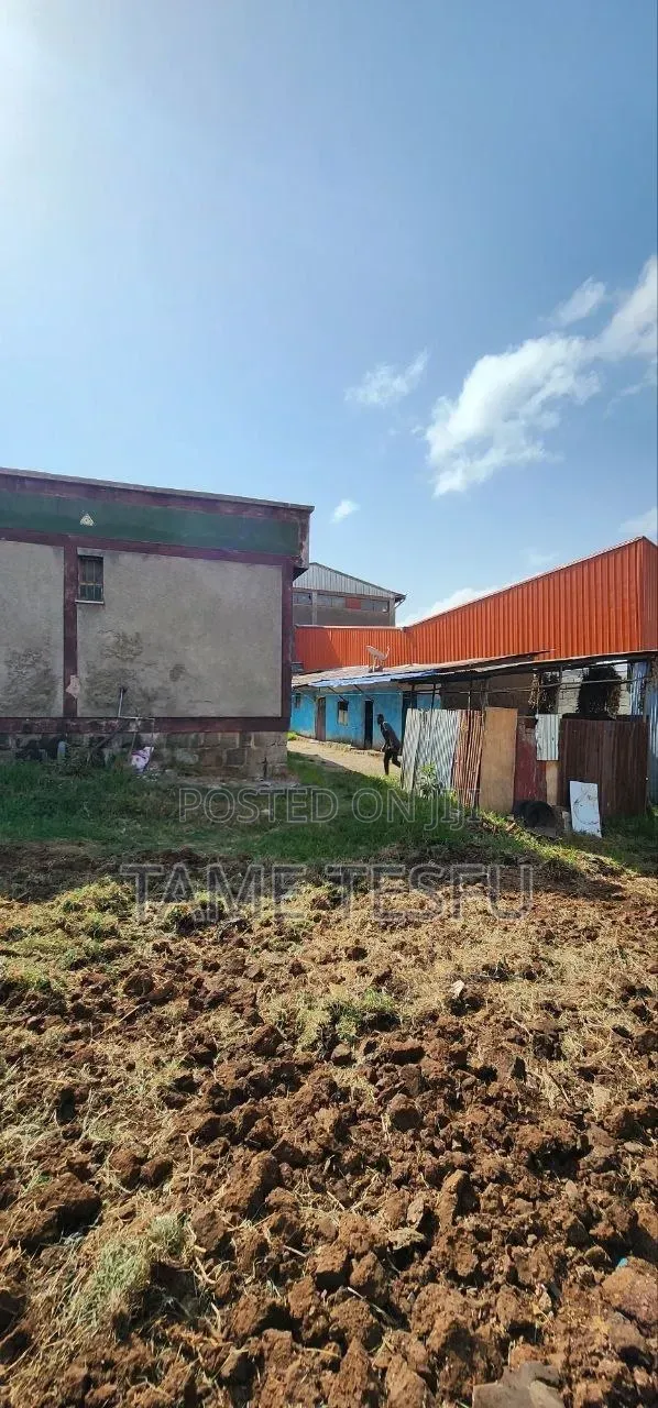 3bdrm House in ወሰን ካራ, Yeka for sale