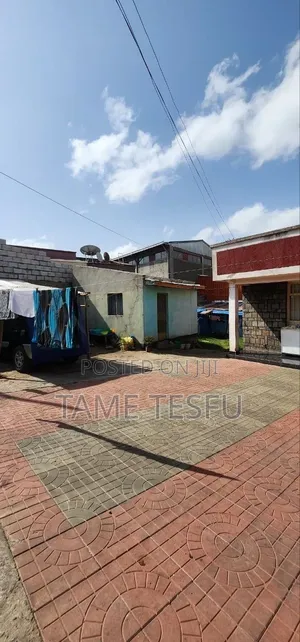 3bdrm House in ወሰን ካራ, Yeka for sale