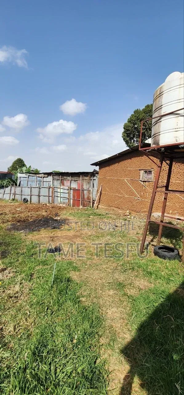 3bdrm House in ወሰን ካራ, Yeka for sale