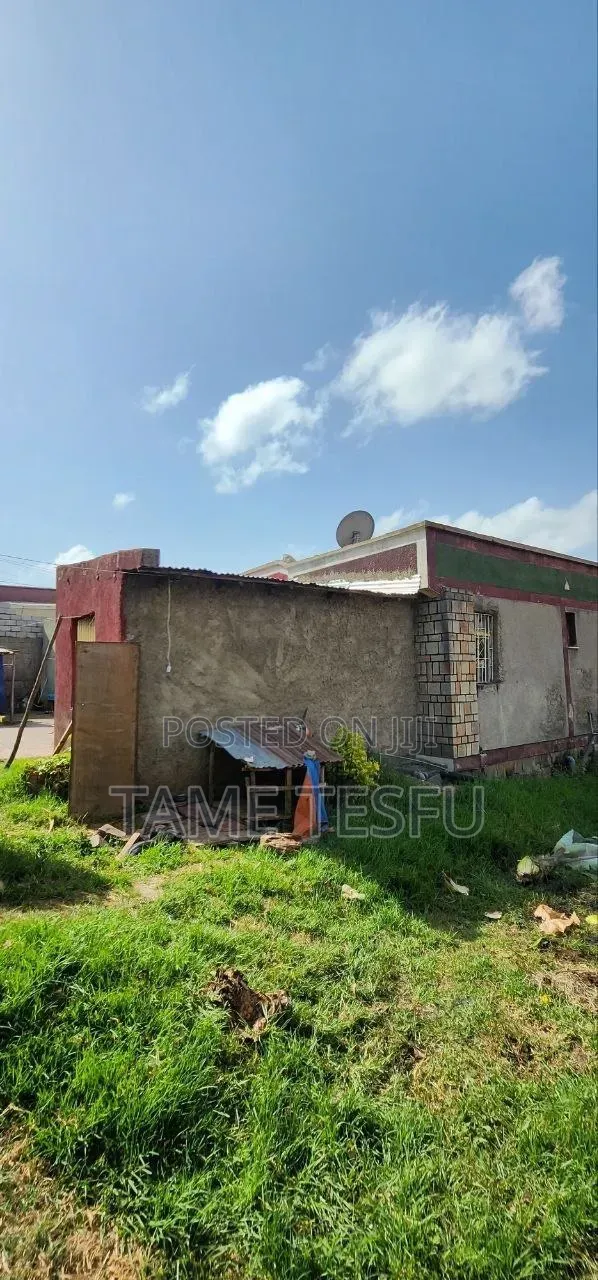 3bdrm House in ወሰን ካራ, Yeka for sale