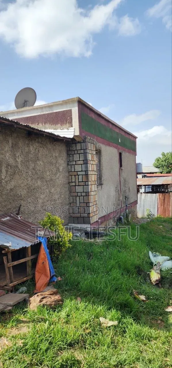 3bdrm House in ወሰን ካራ, Yeka for sale