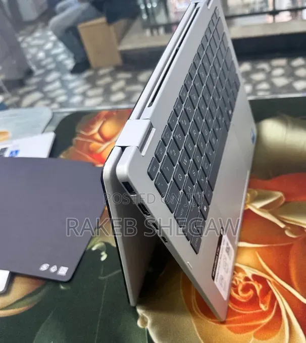 New Laptop HP OmniBook 5 Flip 16GB Intel Core i7 SSD 512GB