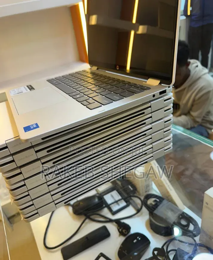 New Laptop HP OmniBook 5 Flip 16GB Intel Core i7 SSD 512GB
