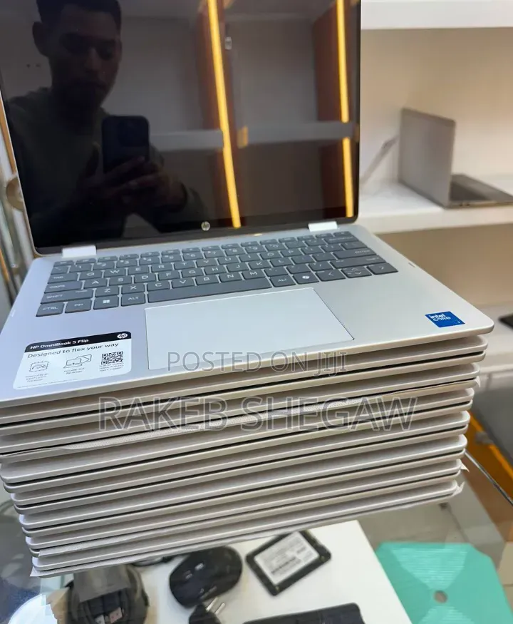 New Laptop HP OmniBook 5 Flip 16GB Intel Core i7 SSD 512GB
