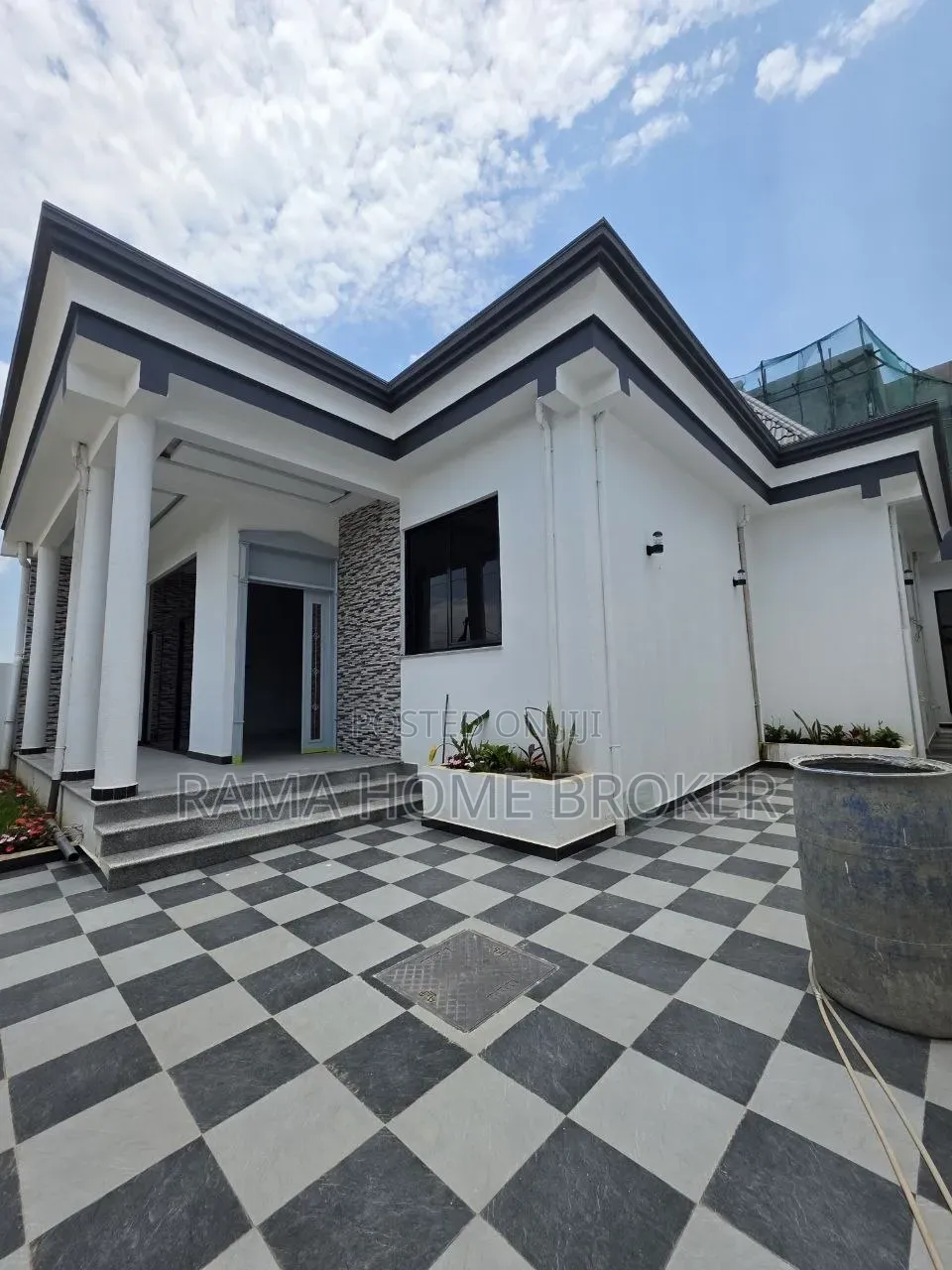 Furnished 5bdrm Villa in ዘመናዊ ቪላ መሀል አያት ጊፍት, Yeka for sale