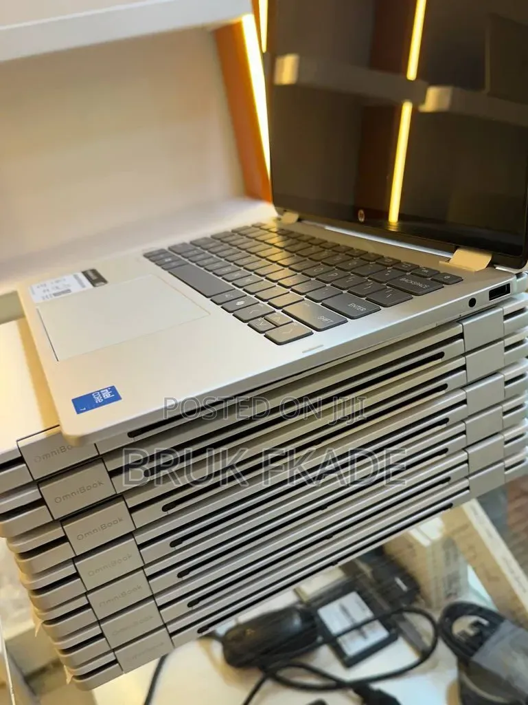 New Laptop HP OmniBook 5 14" 16GB Intel Core 5 SSD 512GB