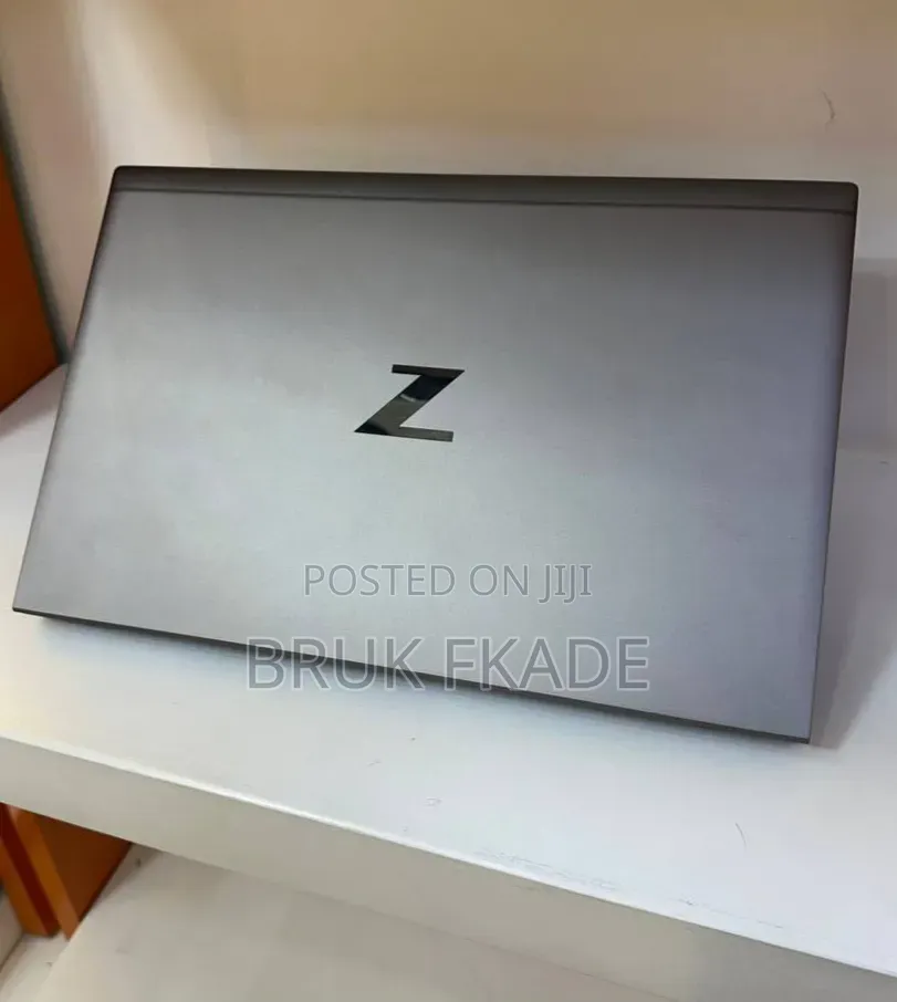 New Laptop HP ZBook Firefly G8 16GB Intel Core i7 SSD 512GB