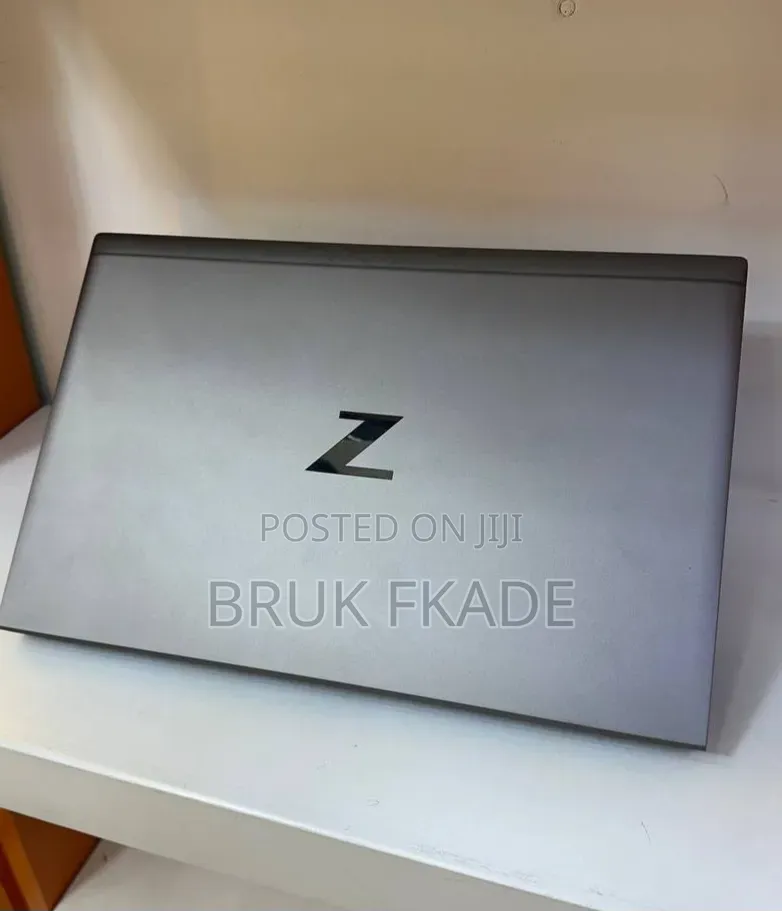 New Laptop HP ZBook Firefly G8 16GB Intel Core i7 SSD 512GB