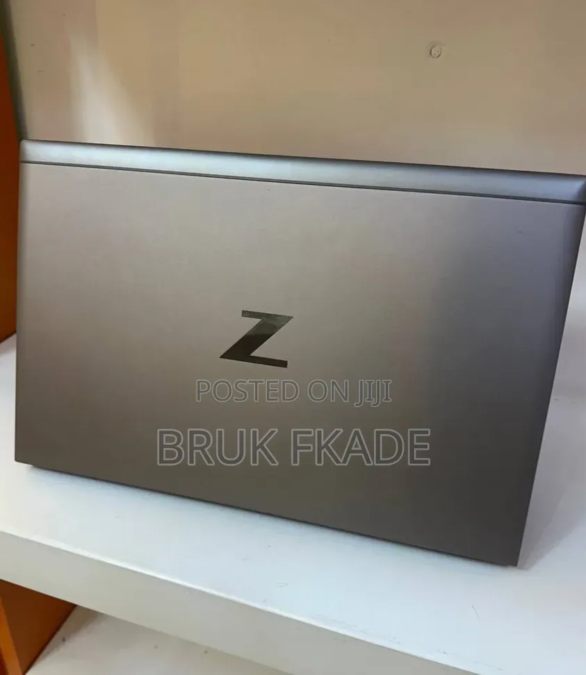 New Laptop HP ZBook Firefly G8 16GB Intel Core i7 SSD 512GB