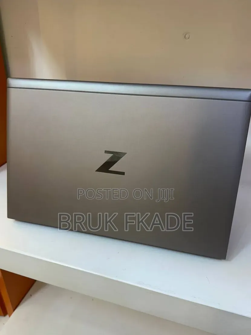 New Laptop HP ZBook Firefly G8 16GB Intel Core i7 SSD 512GB