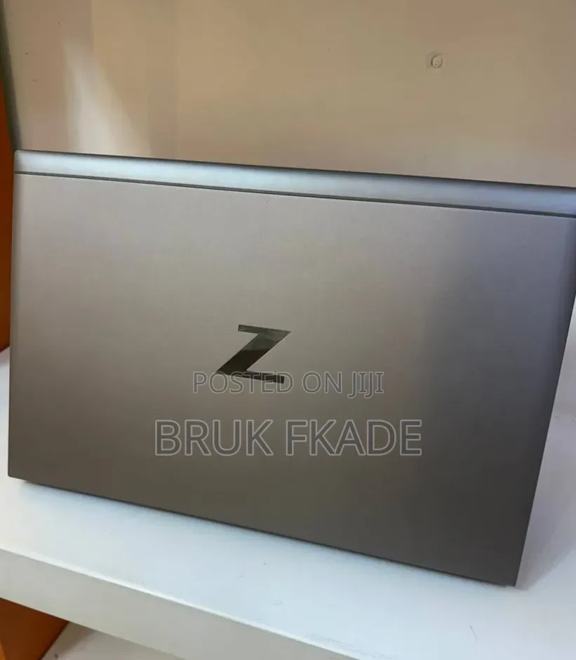 New Laptop HP ZBook Firefly G8 16GB Intel Core i7 SSD 512GB