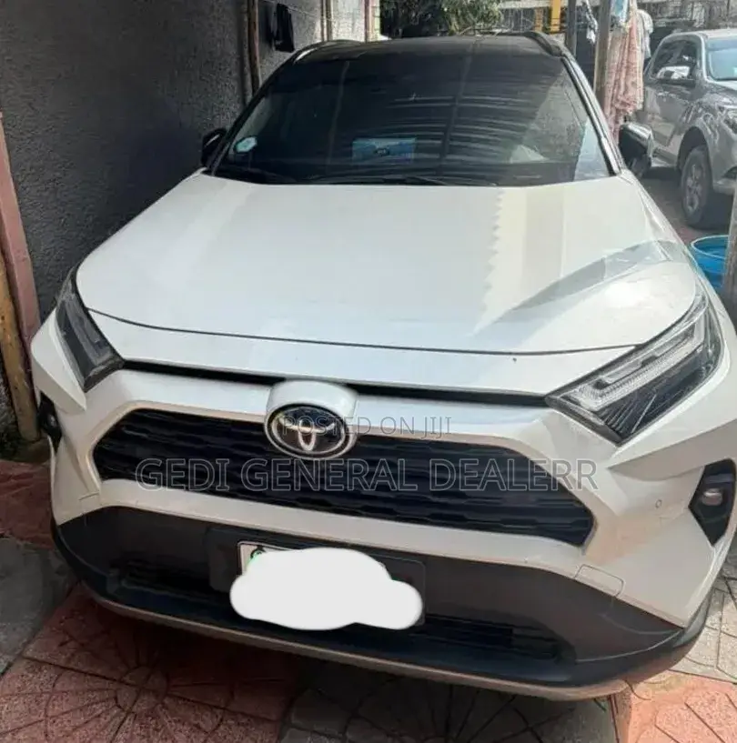 Toyota RAV4 2024 White