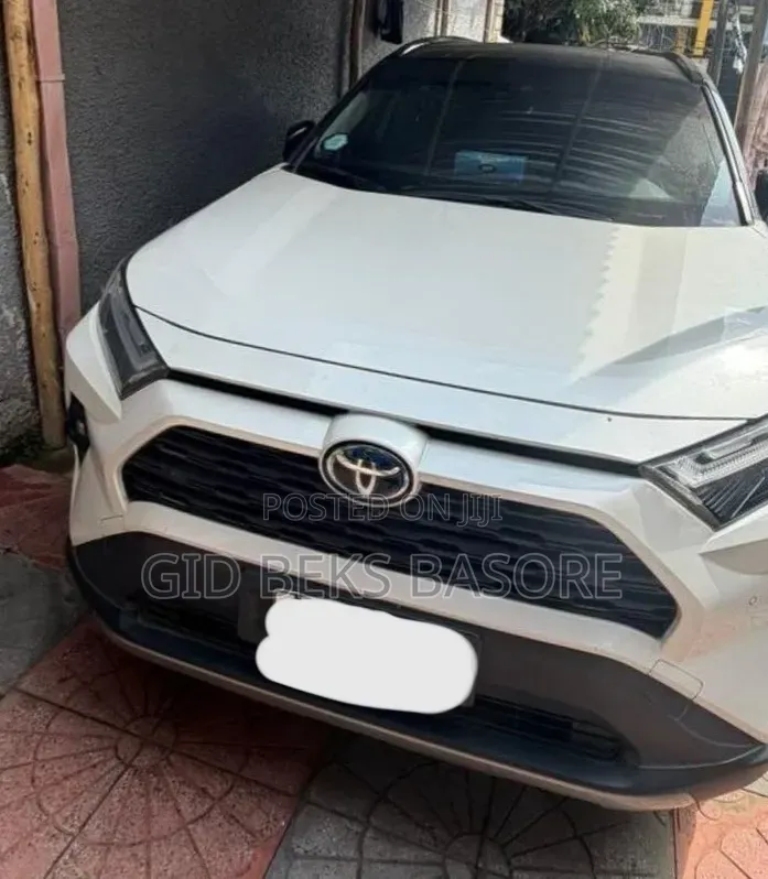 Toyota RAV4 2024 White