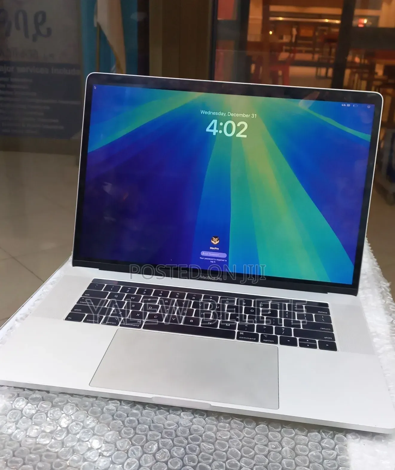 New Laptop Apple MacBook Pro 2018 16GB Intel Core i7 SSD 256GB