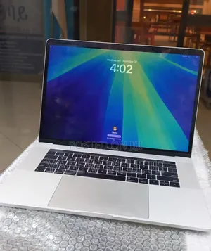 New Laptop Apple MacBook Pro 2018 16GB Intel Core i7 SSD 256GB