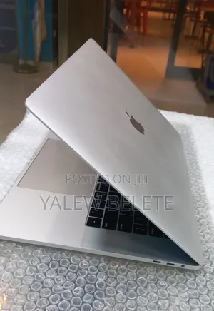 New Laptop Apple MacBook Pro 2018 16GB Intel Core i7 SSD 256GB