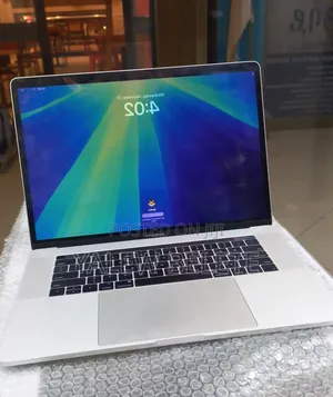New Laptop Apple MacBook Pro 2018 16GB Intel Core i7 SSD 256GB