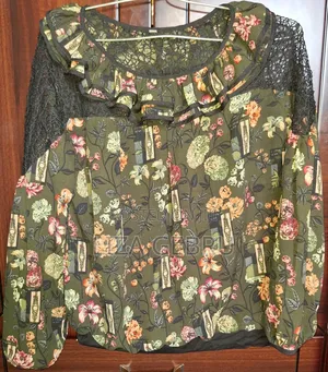 Used Like New Shirt. Size S,m