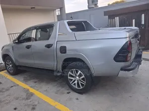 Toyota Hilux Revo Double Cab Deisel 2.4 AWD 2017 Silver