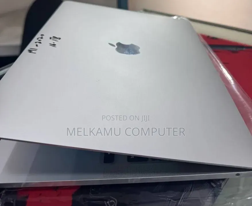 New Laptop Apple MacBook Air 2020 M1 8GB Apple M1 SSD 256GB