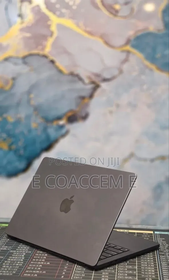 New Laptop Apple MacBook 16GB Apple M4 SSD 512GB