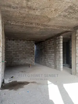 7bdrm House in አአ, Bole for Sale