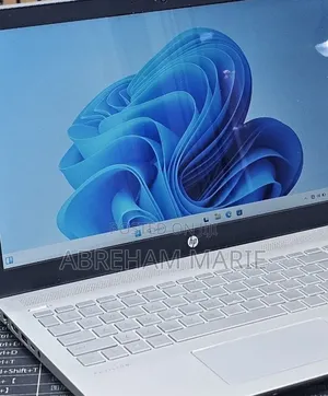 New Laptop HP Pavilion 15 8GB Intel Core i5 HDD 1T