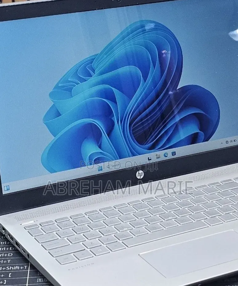 New Laptop HP Pavilion 15 8GB Intel Core i5 HDD 1T
