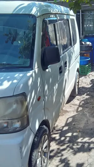 Suzuki Every Wagon 2012 White