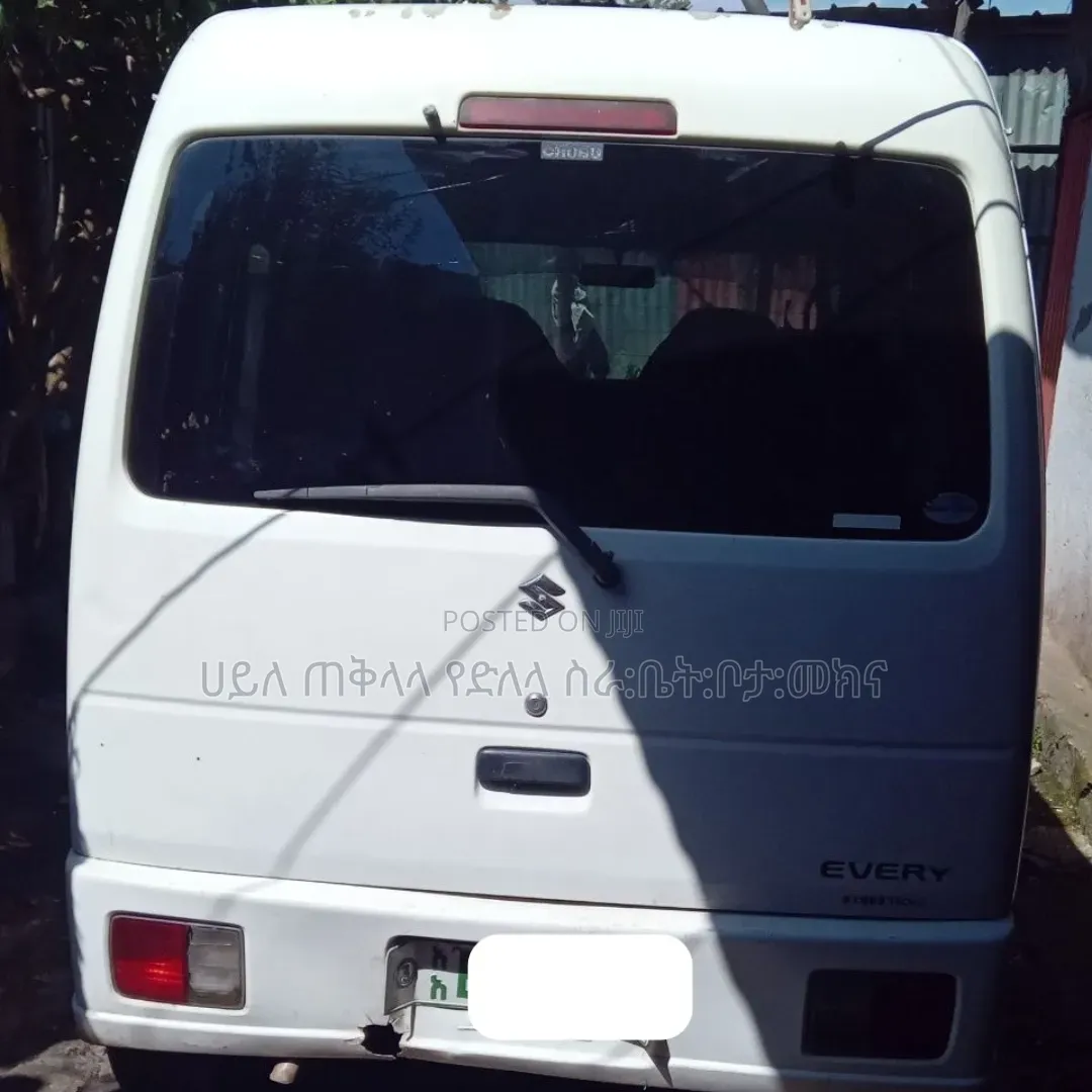 Suzuki Every Wagon 2012 White