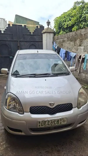 Toyota Vitz 2003 Silver
