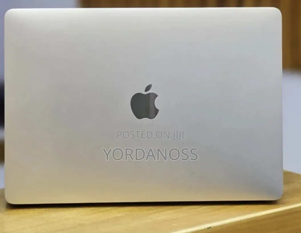 New Laptop Apple MacBook 2020 32GB Intel Core i7 SSD 512GB