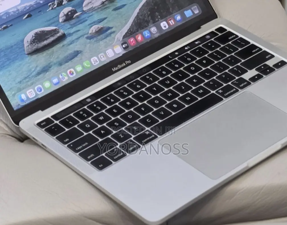 New Laptop Apple MacBook 2020 32GB Intel Core i7 SSD 512GB