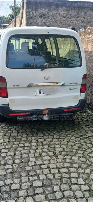 Toyota HiAce 2011 White
