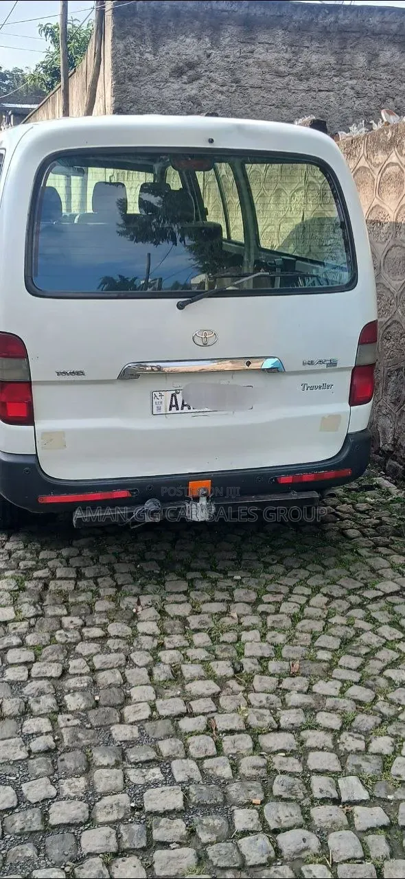 Toyota HiAce 2011 White