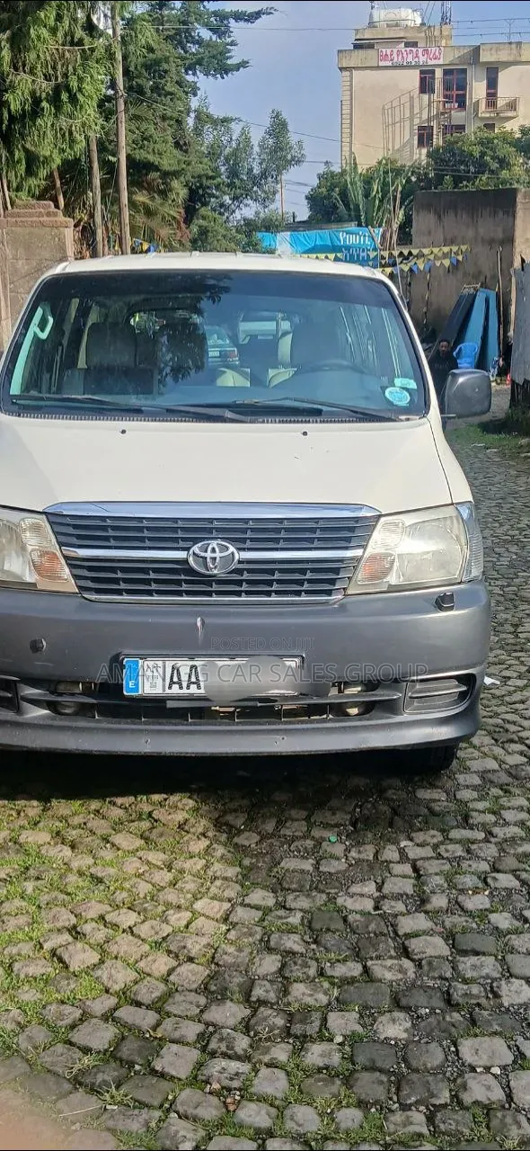 Toyota HiAce 2011 White