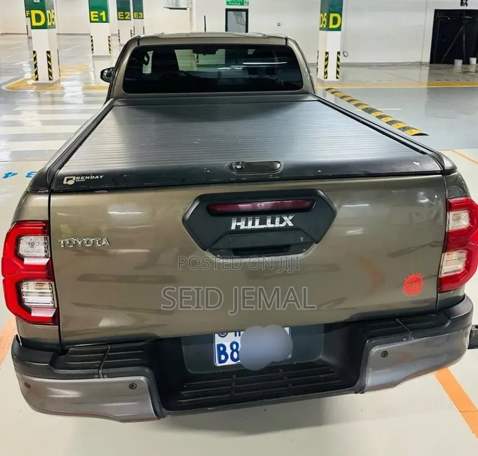 Toyota Hilux 2021 Gray