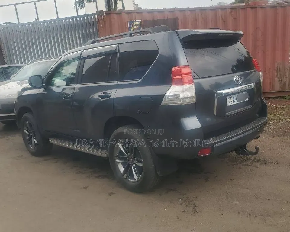 Toyota Land Cruiser Prado 2012 Gray