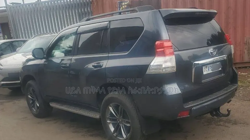 Toyota Land Cruiser Prado 2012 Gray